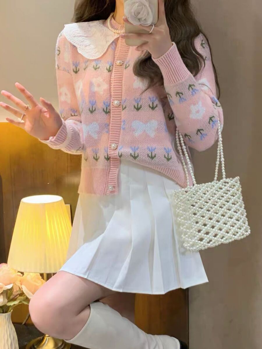 คาร์ดิแกนทอลายลายดอกไม้โทนสีพาสเทล ดีเทลปกลูกไม้มุ้งมิ้ง มีกระดุมด้านหน้าใช้งานได้จริง งานจริงน่ารักมาก  i-1