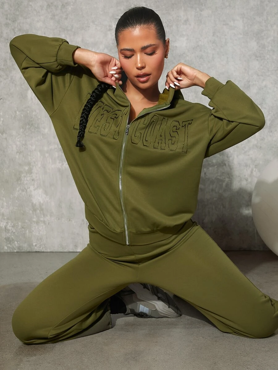 ฮู้ดดี้แบบมีซิป เย็บปักถักร้อย ตัวอักษร ไหล่ตก  cc-62