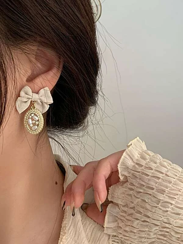 ต่างหูแบบยาว ประดับมุกและโบว์เทียม e-88