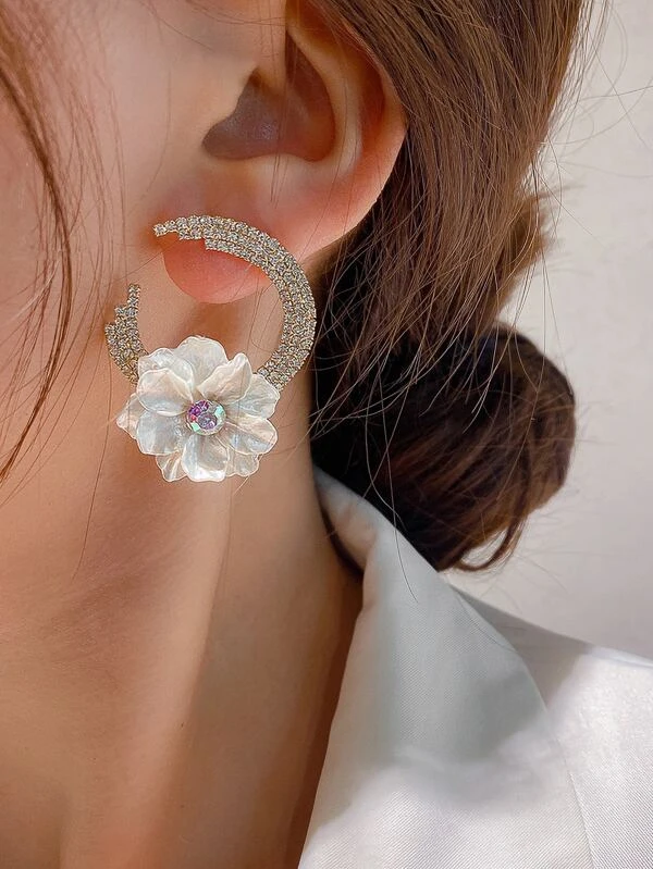 ต่างหูติดหู ตกแต่่งรูปดอกไม้ e-81