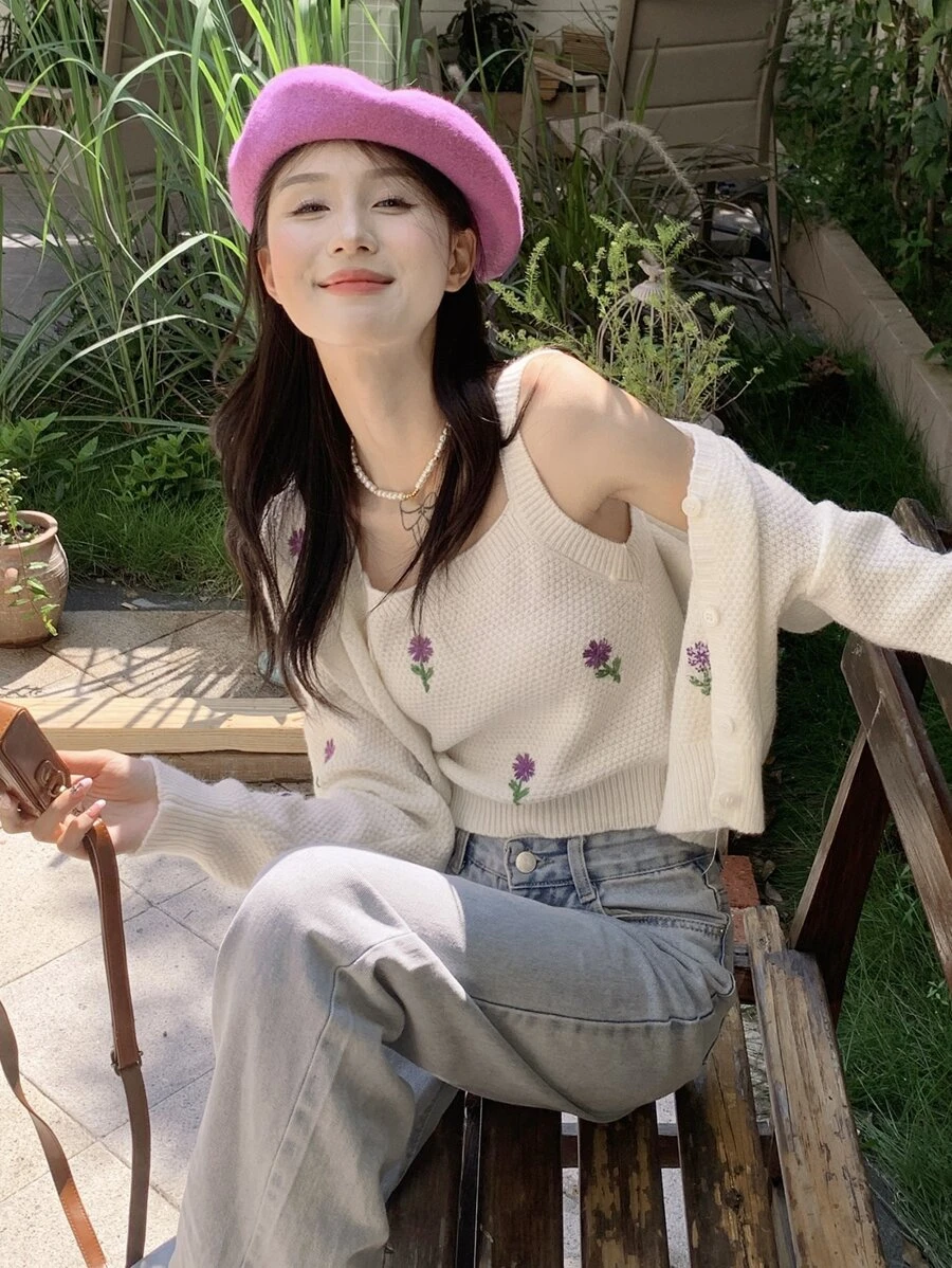 เสื้อคาร์ดิแกน ครอป ปัก ดอกไม้ กระดุมด้านหน้า กับเสื้อสายเดี่ยว i-59