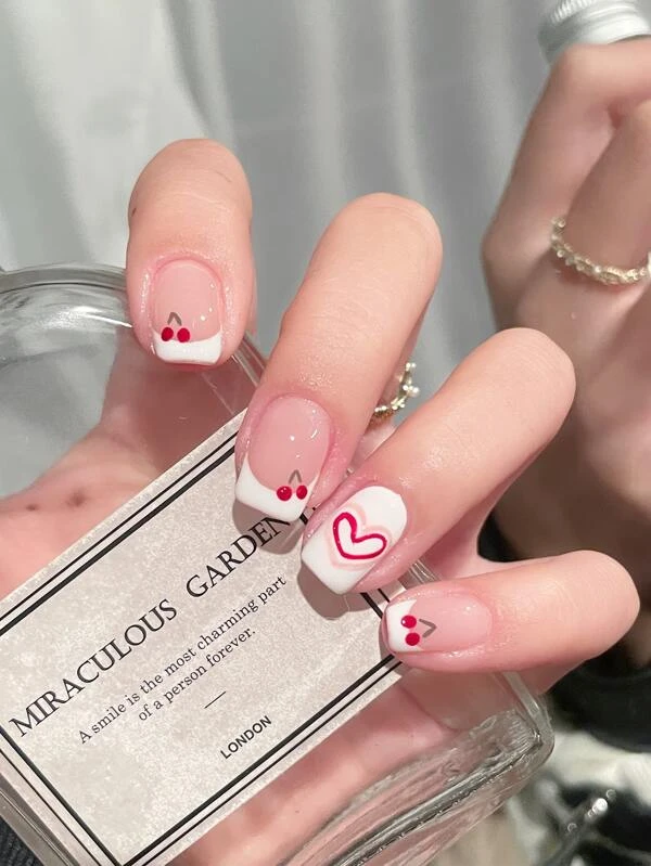 เล็บปลอม สั้น สี่เหลี่ยม ลาย หัวใจ 24 ชิ้น & เทปกาว 1 แผ่น & ตะไบเล็บ 1 ชิ้น c-4