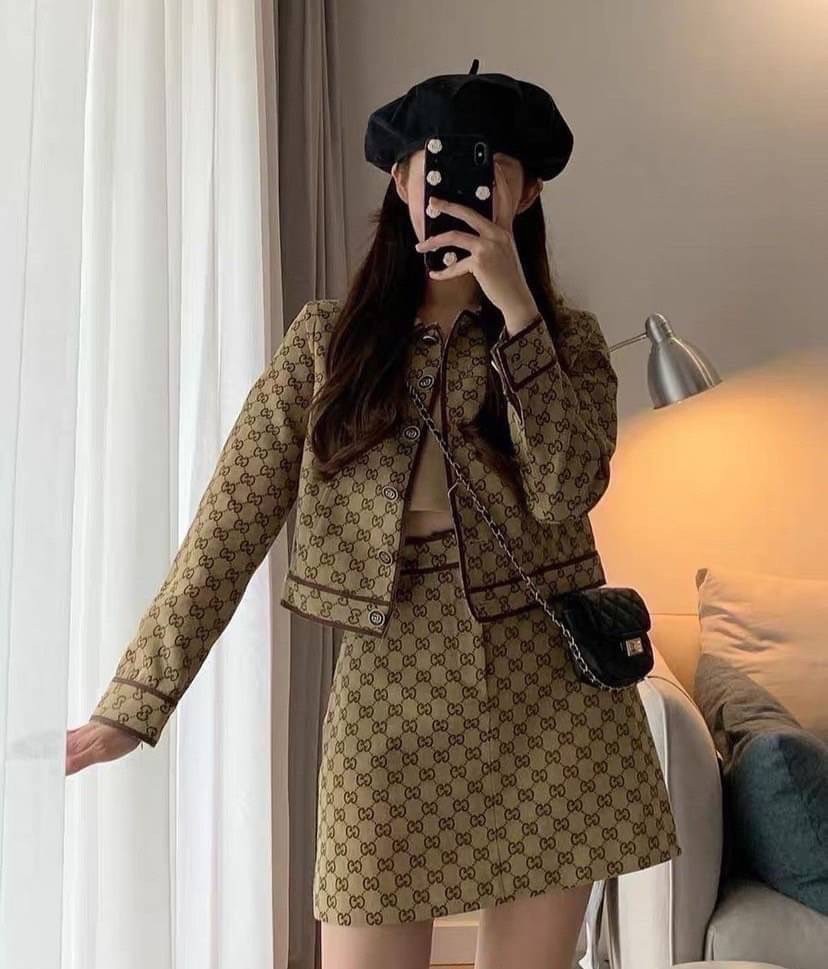 set 2 ชิ้น เสื้อคุมแขนยาว มาคู่กับกระโปรงผ้าทอลายกุดชี่ ส-088