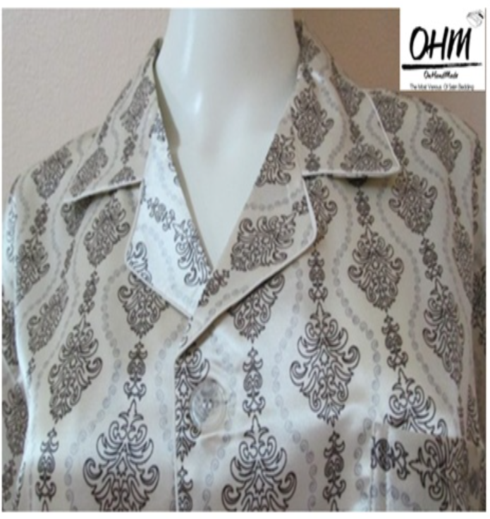 MH95-ชุดนอนผ้าซาติน (ผู้ชาย) เสื้อแขนสั้นและกางเกงขายาว ผ้าซาตินแท้ พื้นครีม ลายวินเทจน้ำตาล