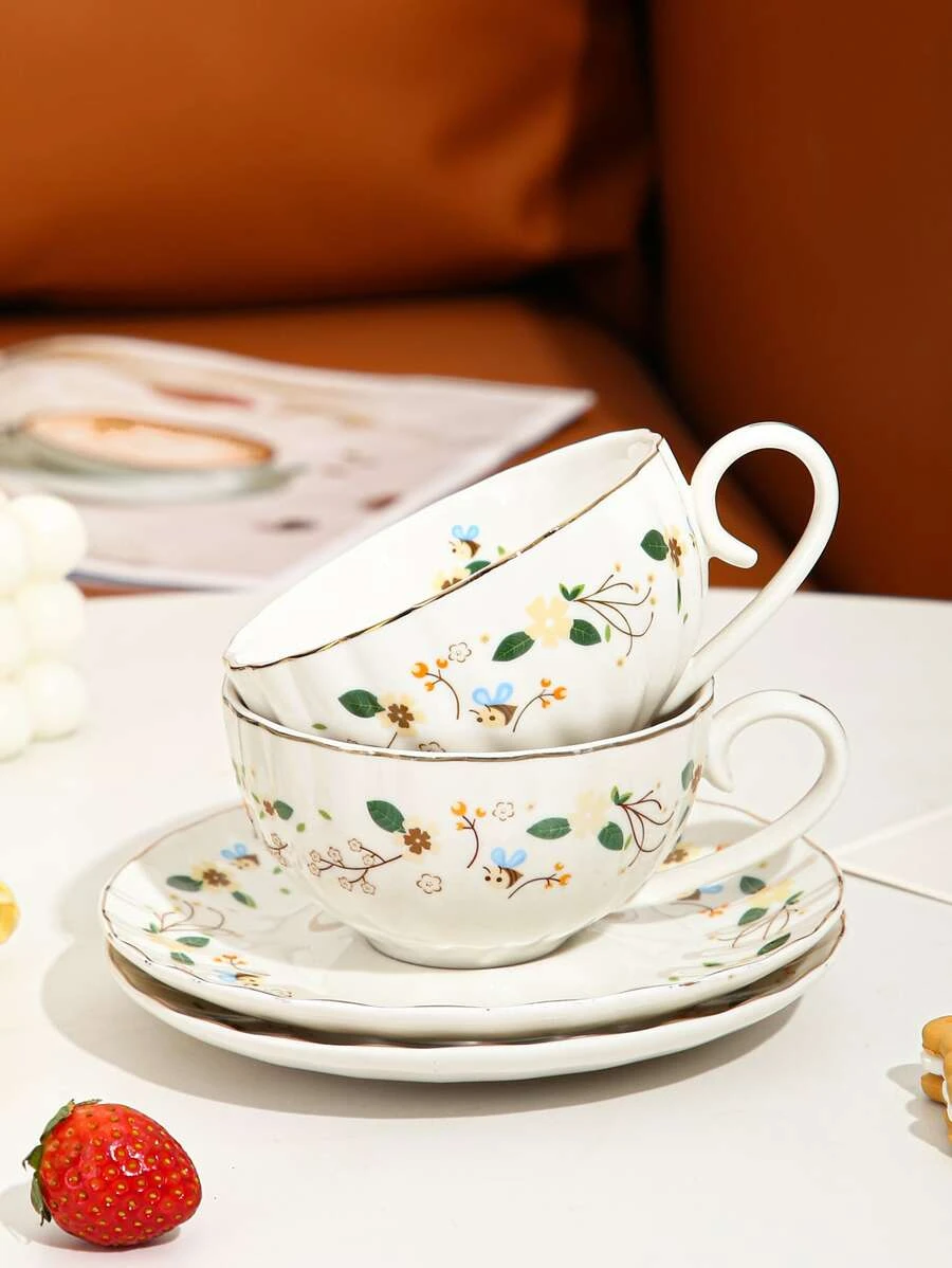 แก้วมัค 1 ชิ้น ลายดอกไม้ และ ช้อน 1 ชิ้น และ จาน 1 ชิ้น  oo-162